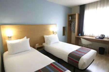 Travelodge Madrid Alcalá - 56