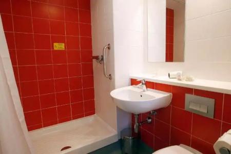 Travelodge Madrid Alcalá - 55