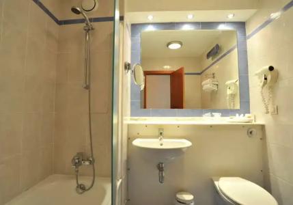 Travelodge Madrid Alcalá - 74
