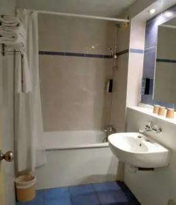 Travelodge Madrid Alcalá - 72