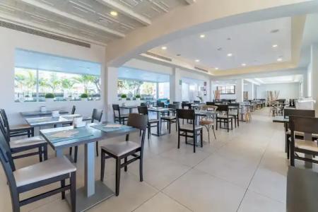 Ereza Mar - Adults Only - 18