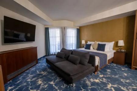 Cascade Resort & Spa - 40