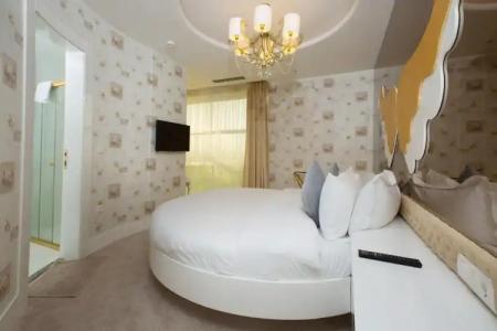 Golden Pearl Boutique - 6