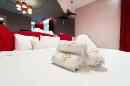 Golden Pearl Boutique - 52