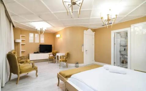 Golden Pearl Boutique - 80