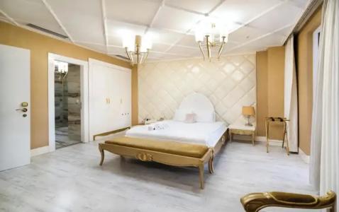 Golden Pearl Boutique - 79