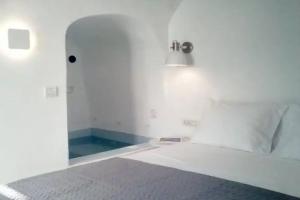 Villa LuxL, Fira