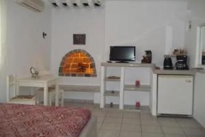 Floras Rooms, Apollonia