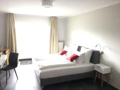 MoselWeinhaus Simon `Sauna`Restaurant`ELadesäule - 4