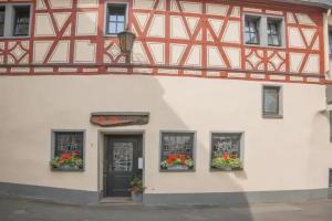 Alte Weinstube Burg Eltz Mini-hotel, Treis-Karden
