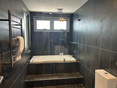 Crown on Darby Newcastle - 6