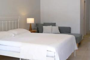 The Mini Beach Hotel, Kato Stalos