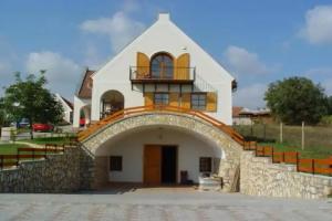 Figula Vendeghaz, Balatonfured