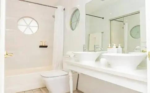 Oceanside and Suites - 79