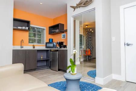 Oceanside and Suites - 4