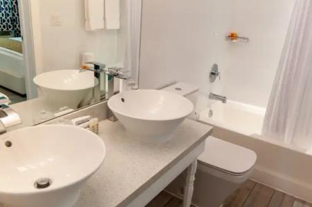 Oceanside and Suites - 33