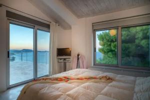 Iconic Ionian Mudita Villa, By ThinkVilla, Argasi
