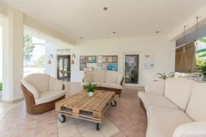 Cavos Beach House, Kavos