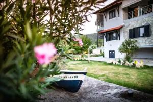 Rokka Rooms, Vourvourou