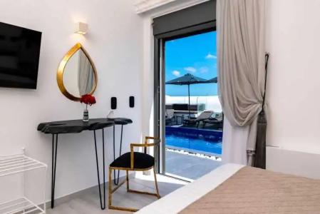 Queen of Santorini - 20