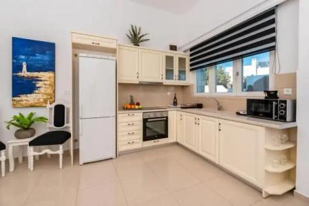 Queen of Santorini - 50