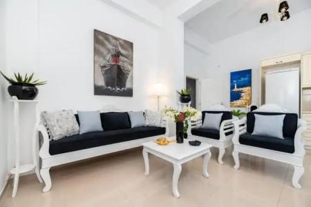 Queen of Santorini - 64