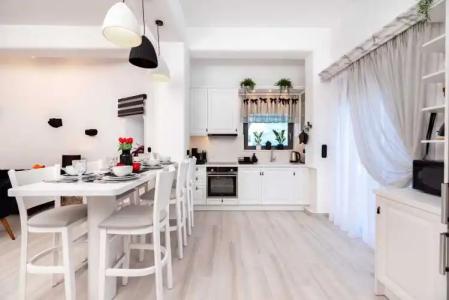 Queen of Santorini - 23