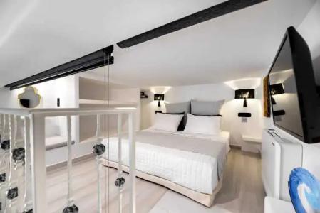 Queen of Santorini - 21