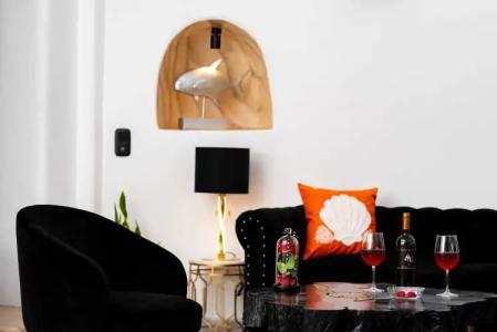 Queen of Santorini - 24