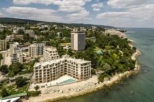 Cabacum Plaza Beach Apartments - Parking & High-Speed WiFi, Golden Sands