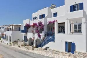 Bocamviglies By The Sea, Naousa