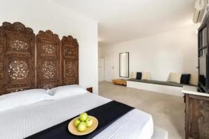 Villa Pela, Aliki