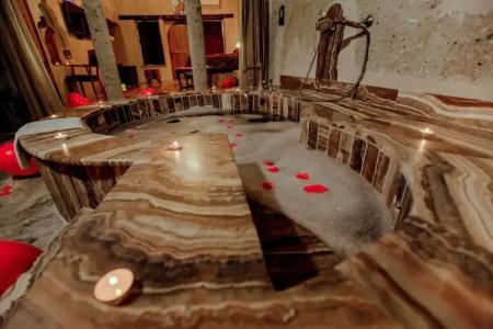 Oread Cave Suites - 351