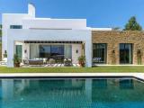 5 Bedrooms Luxury Villa