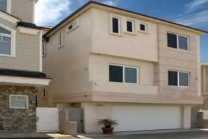Beachfront 3 Bedroom 2 Bath, Huntington Beach