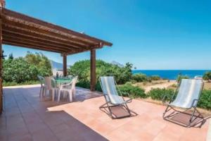 Villa del Golfo 2, Macari