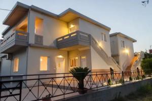 Iokasti Homes, Kato Galatas