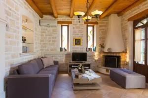 Villa Myrtia, Atsipopoulon
