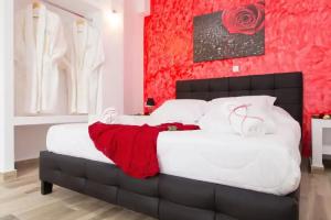Oasis Hotel, Fira