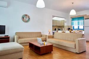 Nerida Beachfront Villas, Lakhania