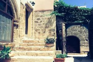 The Dragon of Rhodes, Rhodes Town