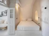 Honeymoon Double Suite with caldera view