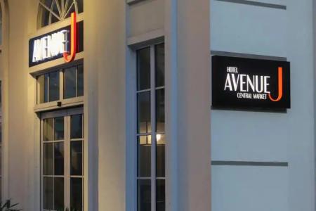 Avenue J, Central Market