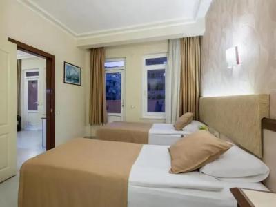 May Flower Apart - 108