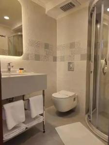 May Flower Apart - 129