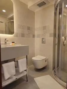 May Flower Apart - 118