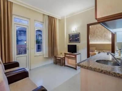 May Flower Apart - 113