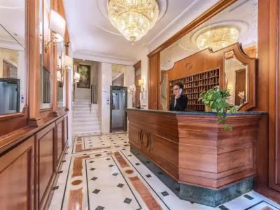 Raeli Siracusa - 32