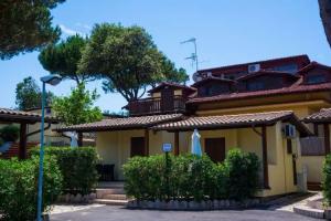 Holiday Village, Fondi