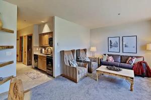 River Bank Lodge 2915, Keystone